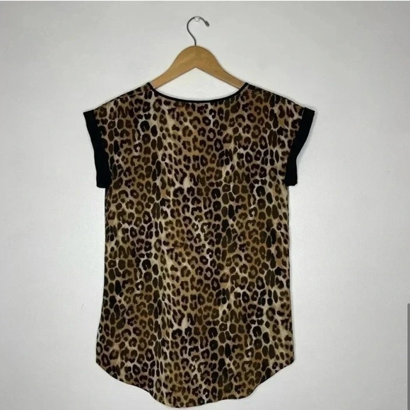 Express Black and Tan Animal Relaxed V-Neck T-Shirt Blouse Size Small - Picture 5 of 6